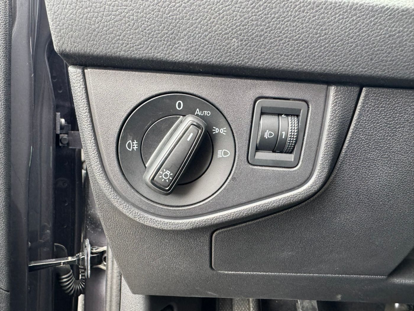 Fahrzeugabbildung Volkswagen Polo VI 1.0 TSI Life LM LED PDC