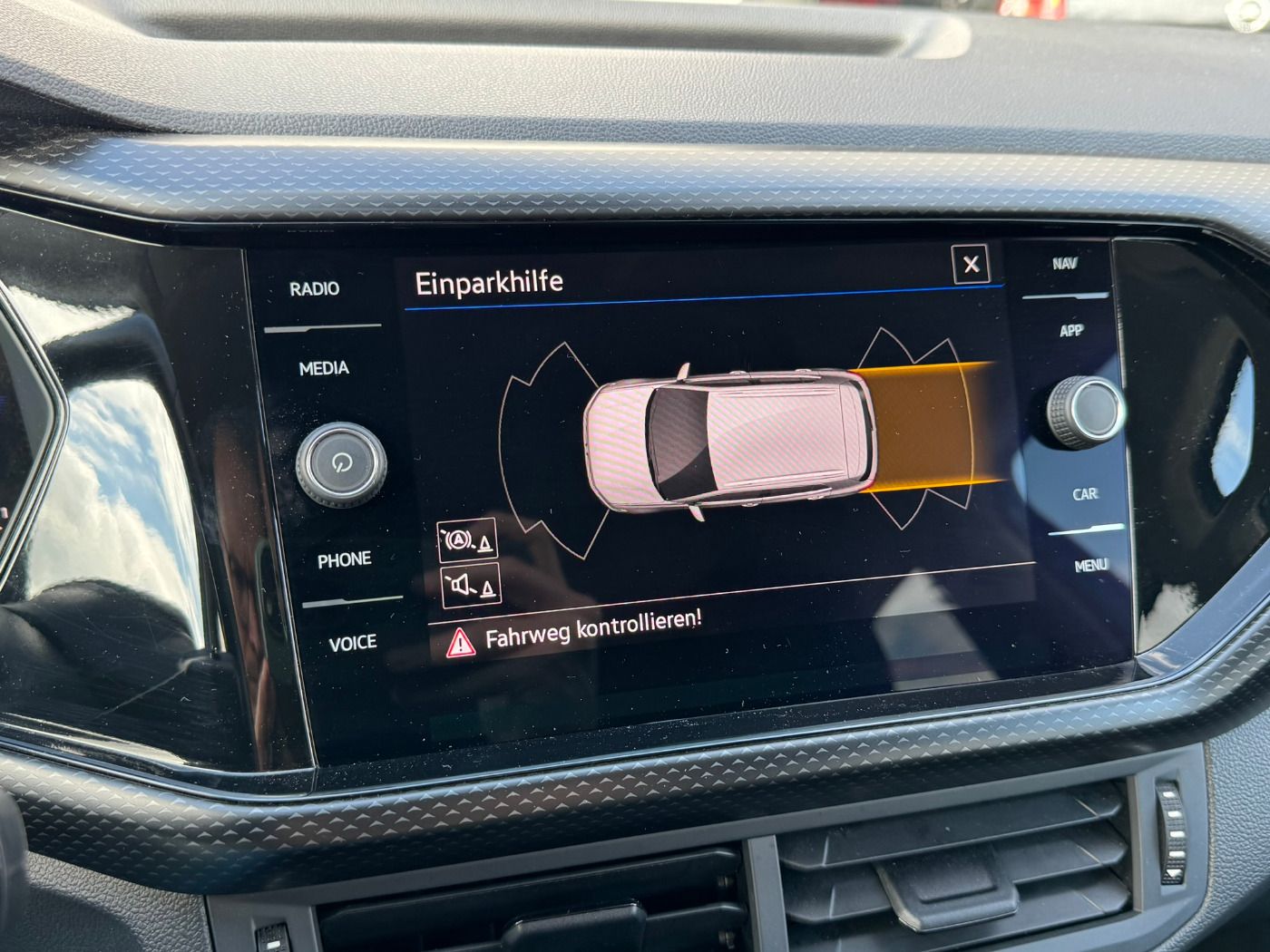 Fahrzeugabbildung Volkswagen T-Cross 1.0 TSI Life Klimaautomatik PDC Apple Ca