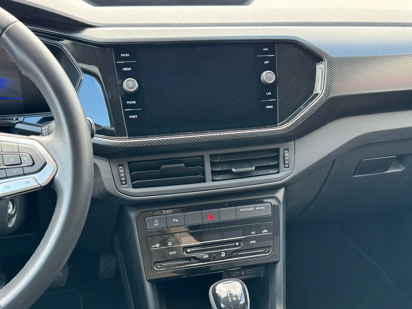 Fahrzeugabbildung Volkswagen T-Cross 1.0 TSI Life Klimaautomatik PDC Apple Ca