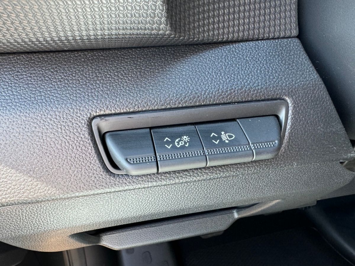 Fahrzeugabbildung Nissan Primastar Kombi 2.8t L1H1 Acenta 9-Sitzer Klima