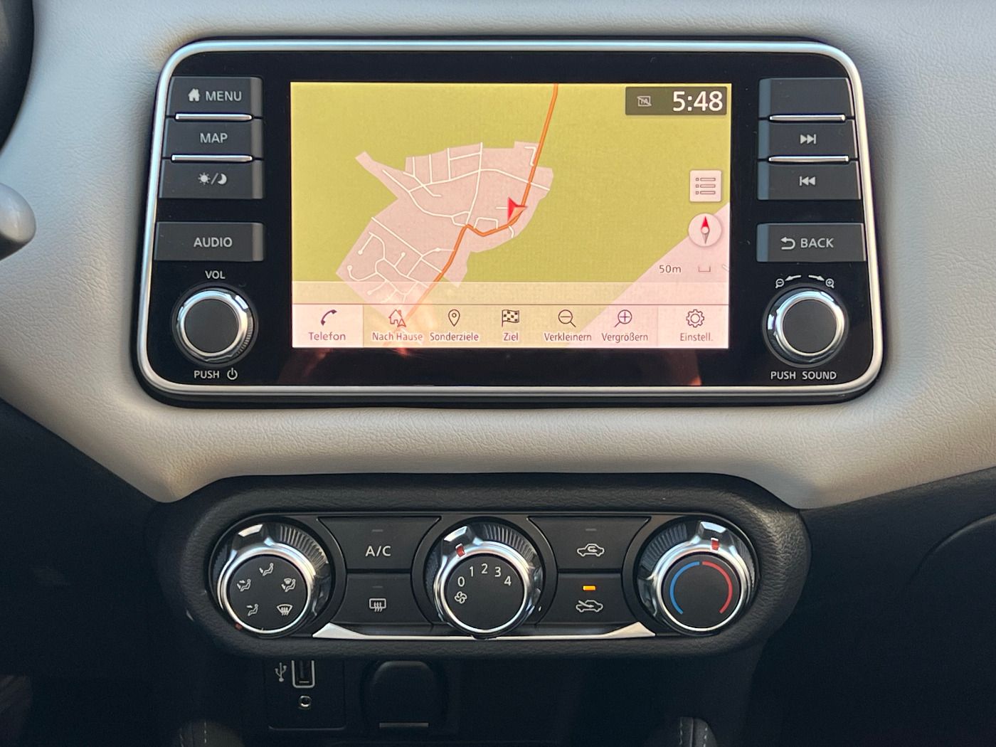 Fahrzeugabbildung Nissan Micra 1.0 Acenta Navi Nissan Connect Apple Carpl