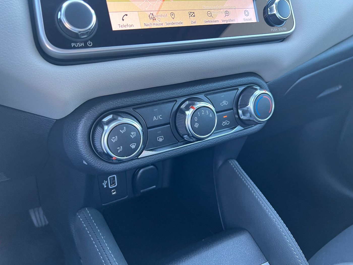 Fahrzeugabbildung Nissan Micra 1.0 Acenta Navi Nissan Connect Apple Carpl