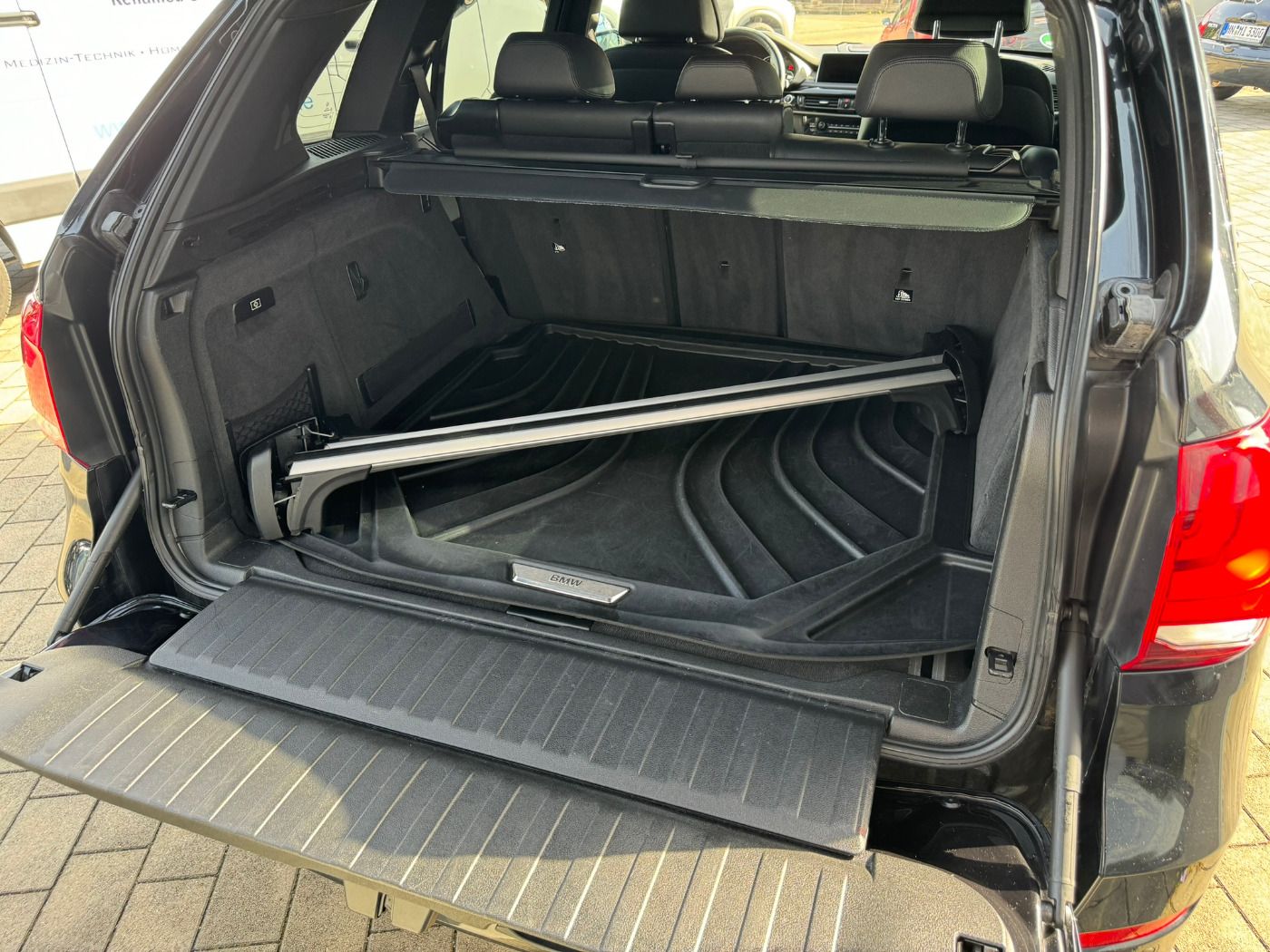 Fahrzeugabbildung BMW X5 M50d AHK HeadUp Bang & Olufsen Standheizung T