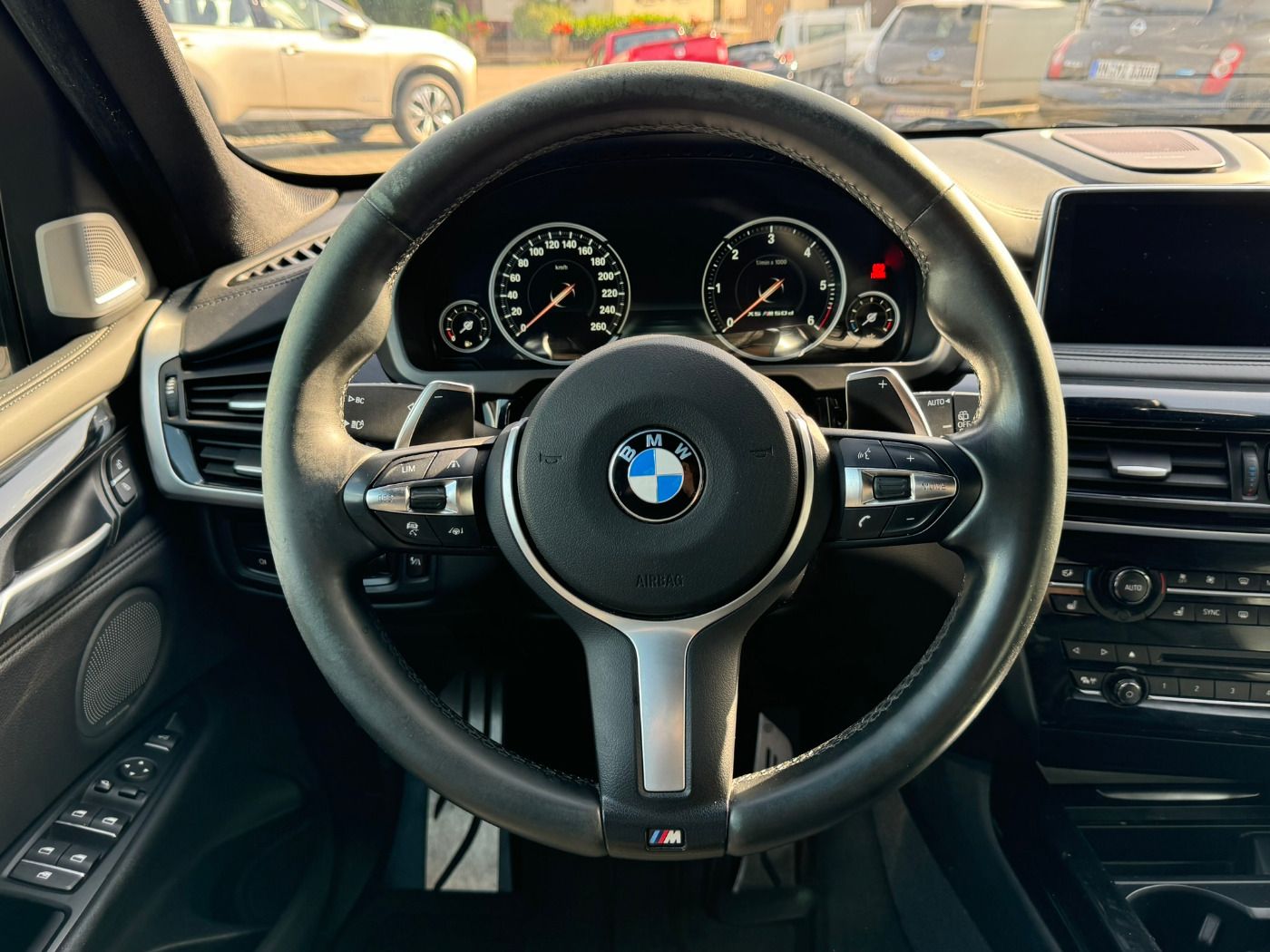 Fahrzeugabbildung BMW X5 M50d AHK HeadUp Bang & Olufsen Standheizung T