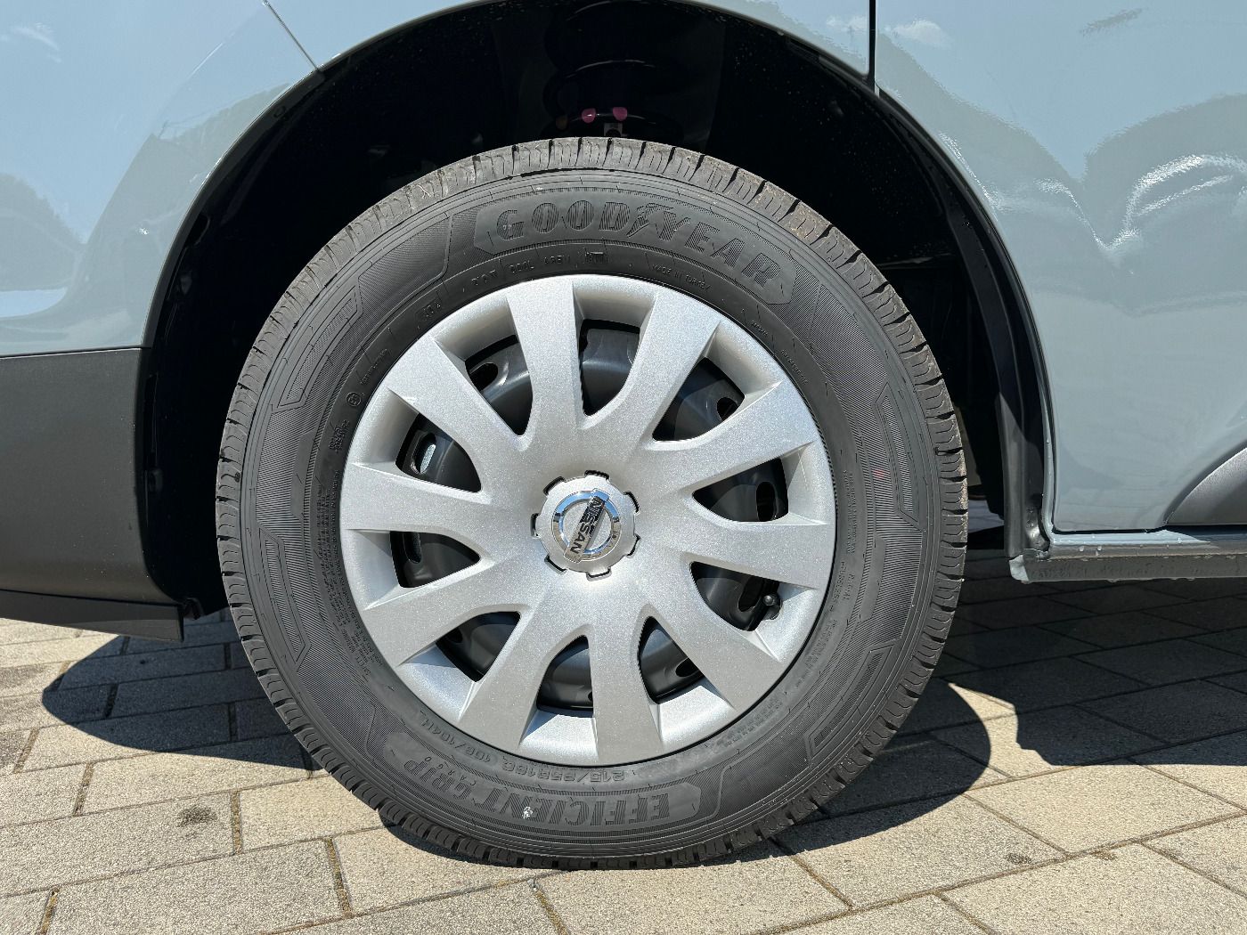 Fahrzeugabbildung Nissan Primastar Kombi 2.8t L1H1 Acenta 9-Sitzer Klima