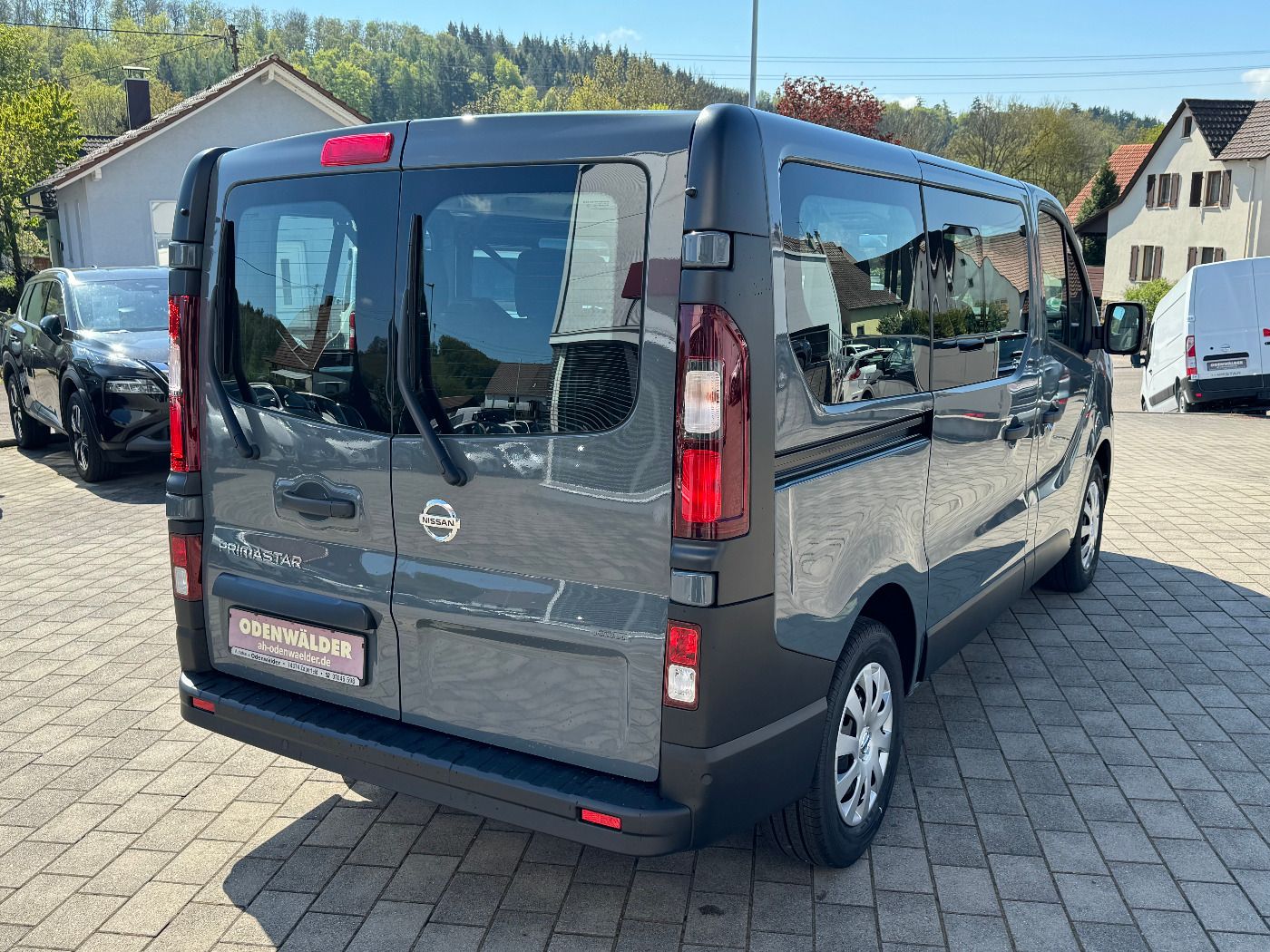 Fahrzeugabbildung Nissan Primastar Kombi 2.8t L1H1 Acenta 9-Sitzer Klima