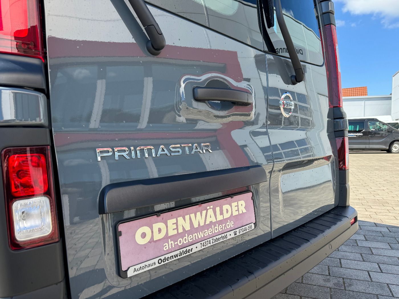 Fahrzeugabbildung Nissan Primastar Kombi 2.8t L1H1 Acenta 9-Sitzer Klima