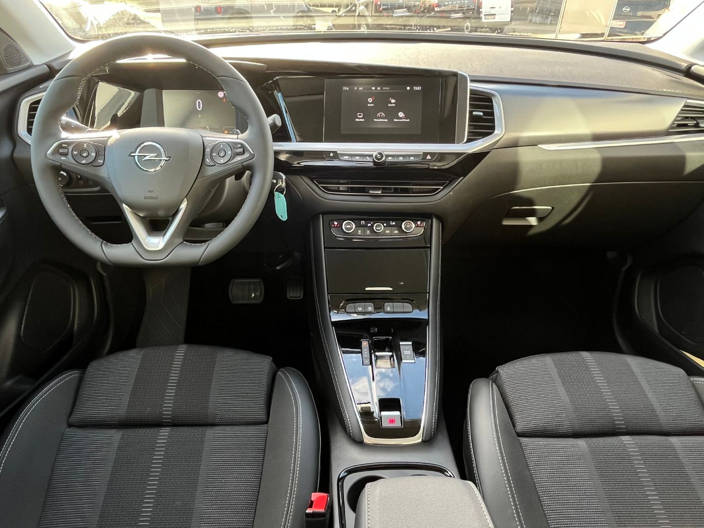 Fahrzeugabbildung Opel Grandland X 1.2 Turbo Enjoy 360 ParkAss. SpurH L