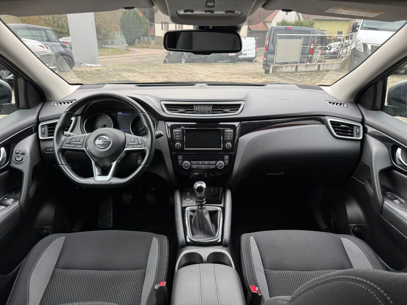 Fahrzeugabbildung Nissan Qashqai 1.3 DIG-T N-Way Pano Kamera