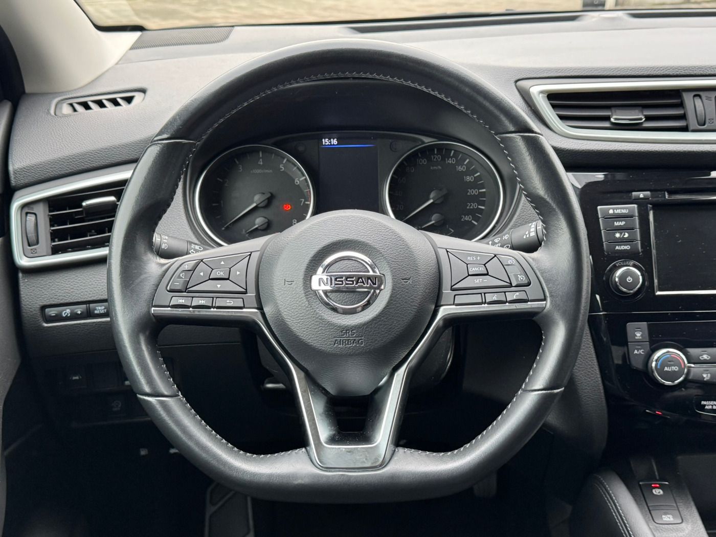 Fahrzeugabbildung Nissan Qashqai 1.3 DIG-T N-Way Pano Kamera