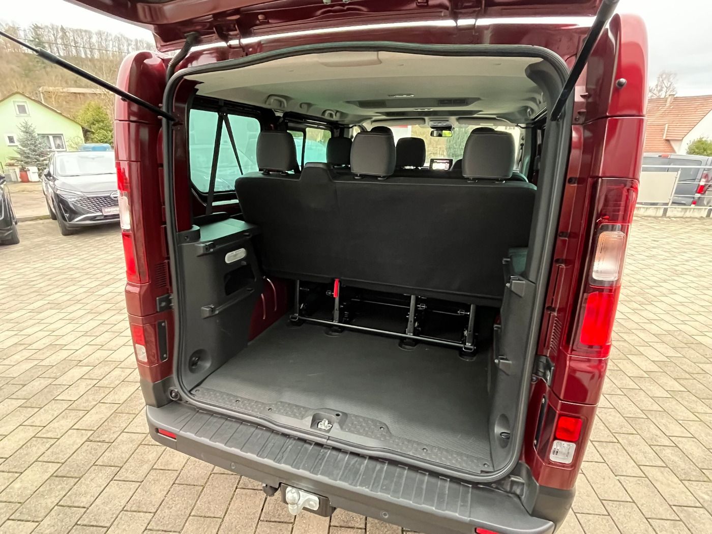 Fahrzeugabbildung Nissan Primastar Kombi dCI 150 L1H1 2.8t Tekna 9-Sitze