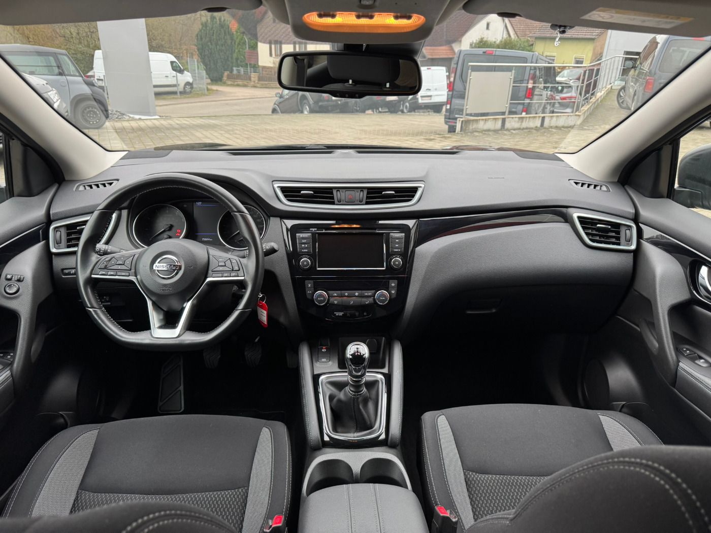 Fahrzeugabbildung Nissan Qashqai 1.3 DIG-T N-Way Pano Kamera