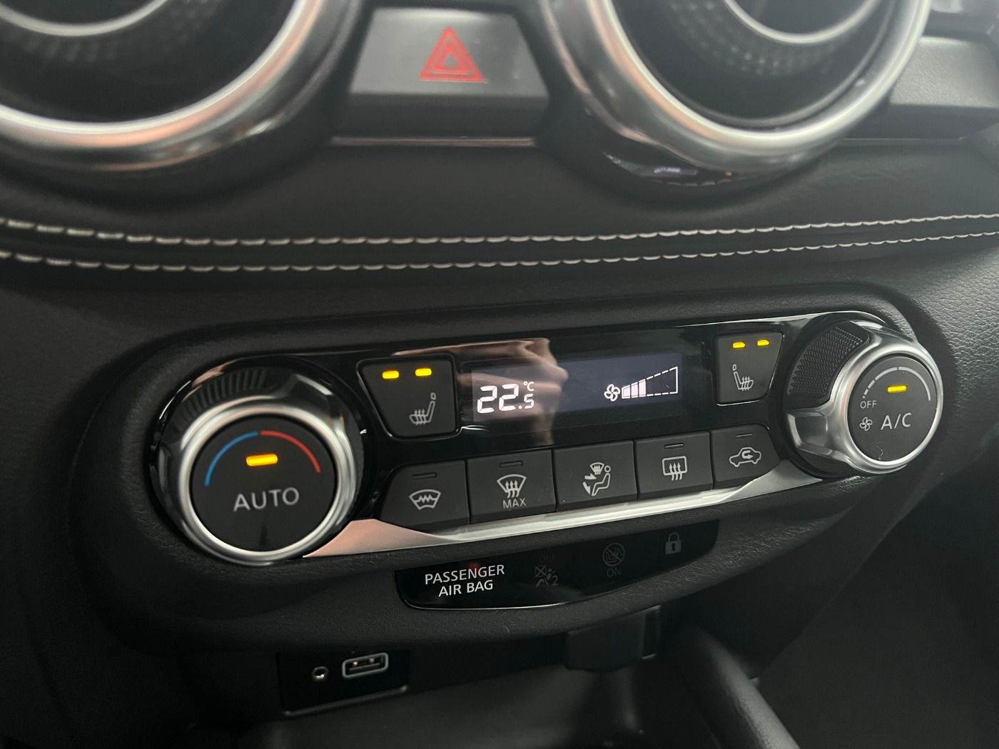 Fahrzeugabbildung Nissan Juke 1.0 DIG-T N-Connecta WinterPaket Navi