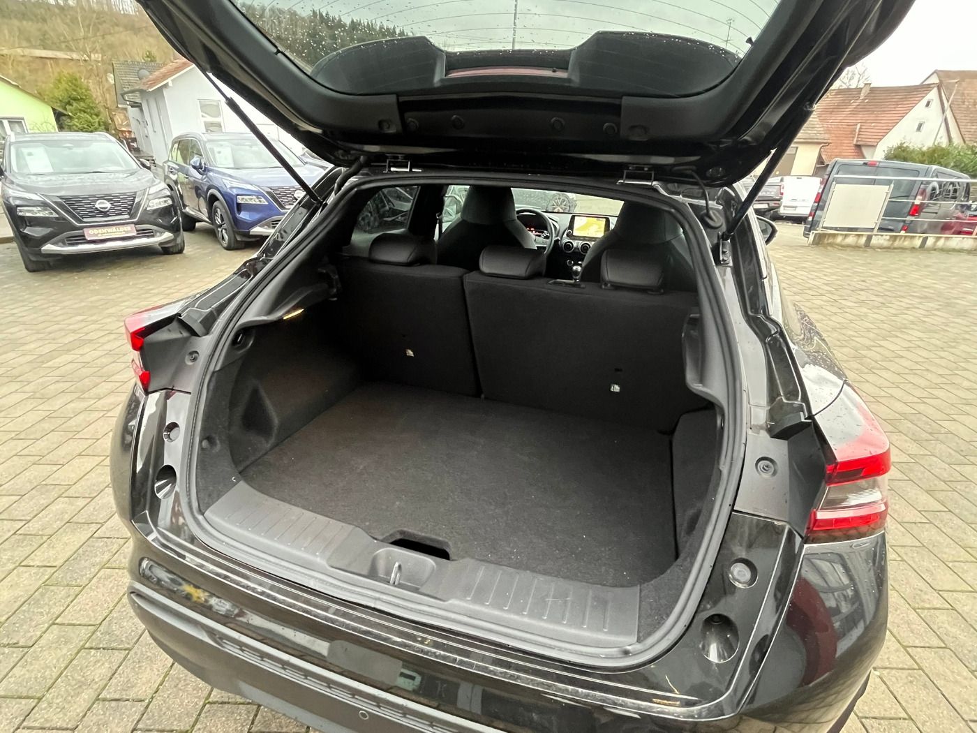 Fahrzeugabbildung Nissan Juke 1.0 DIG-T N-Connecta WinterPaket Navi