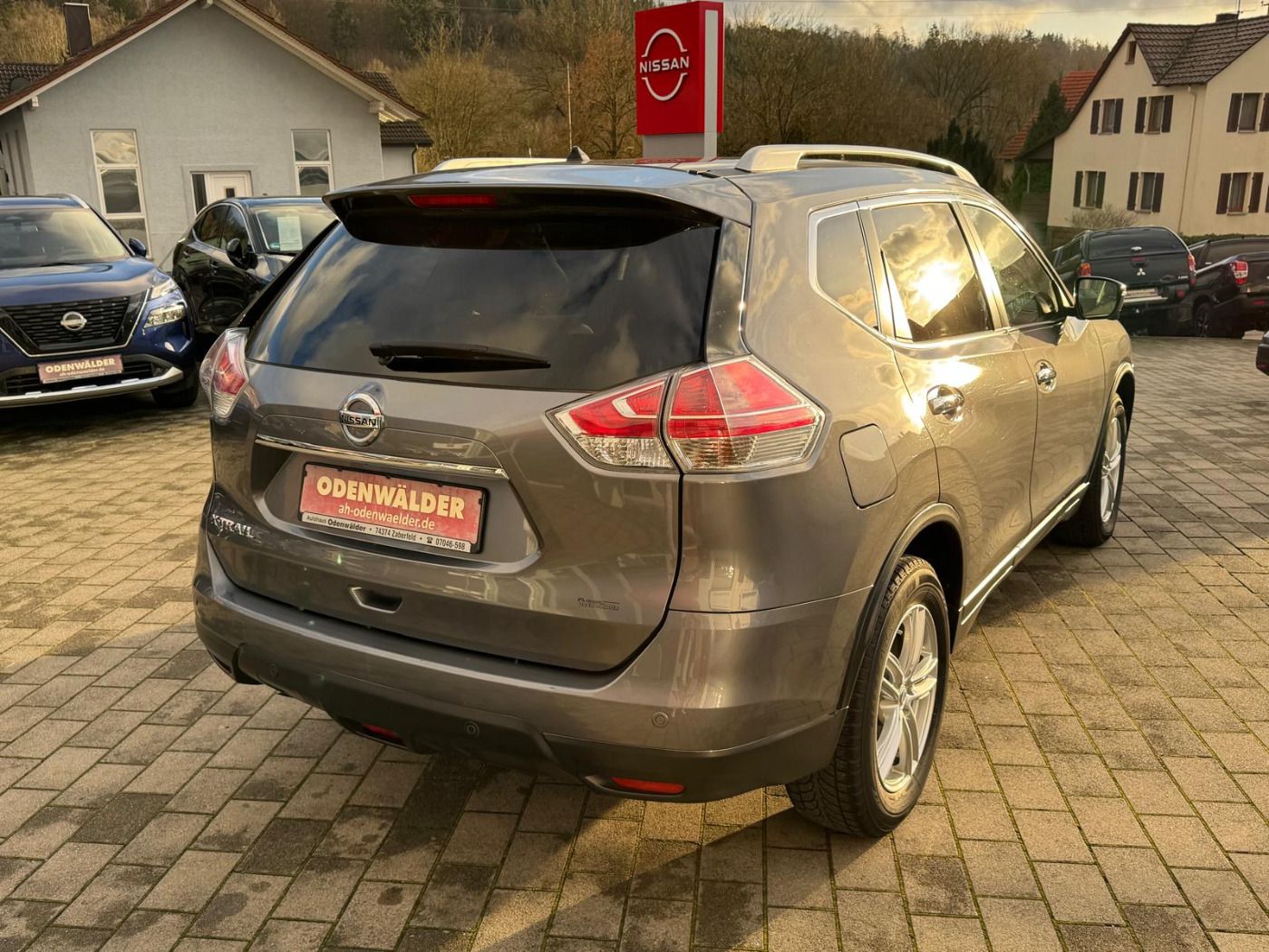 Fahrzeugabbildung Nissan X-Trail 1.6 dCi Tekna FLA Pano SpurH Leder LM