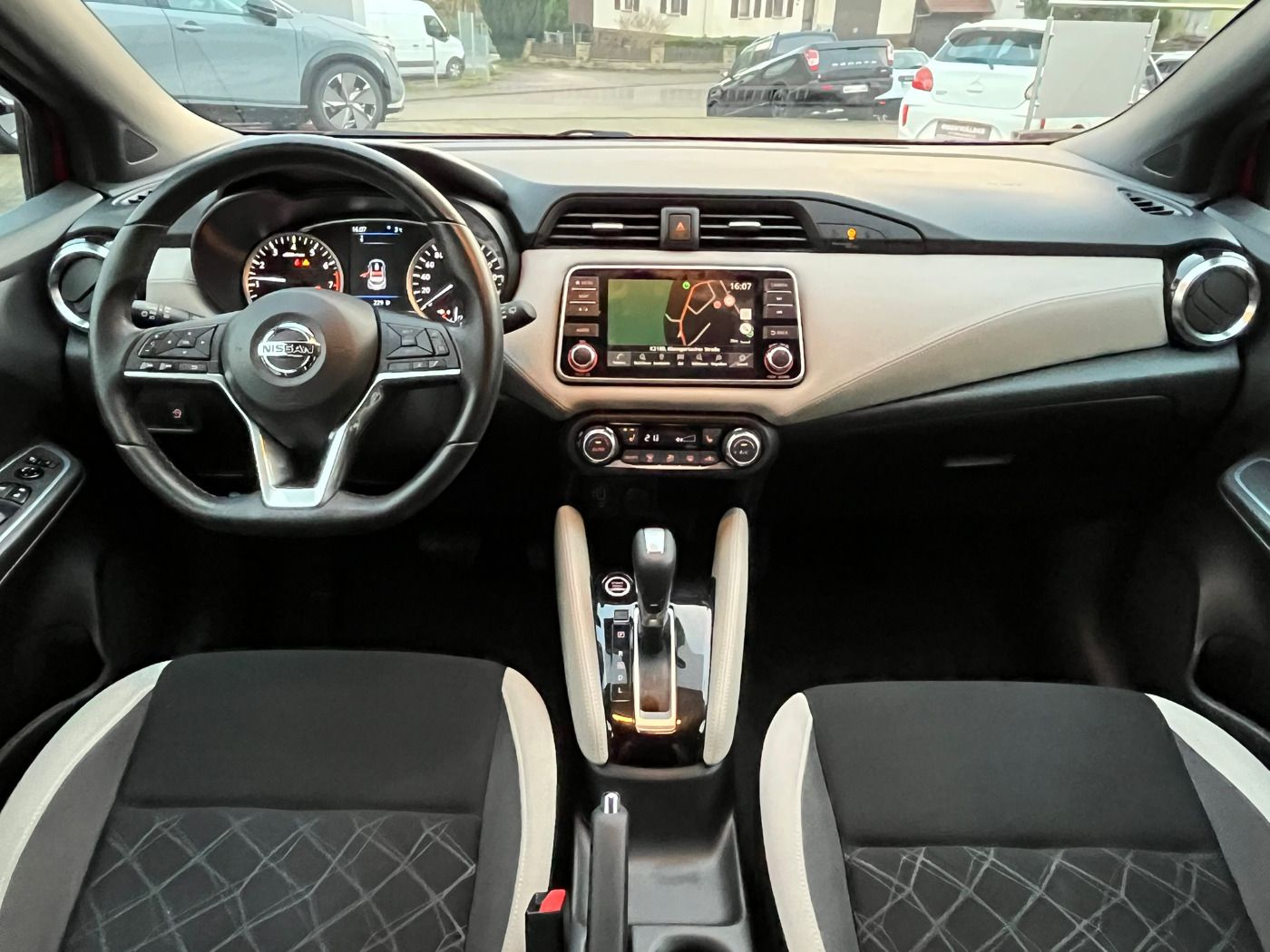 Fahrzeugabbildung Nissan Micra 1.0 N-Connecta LM KlimaA W-Paket Navi PDC