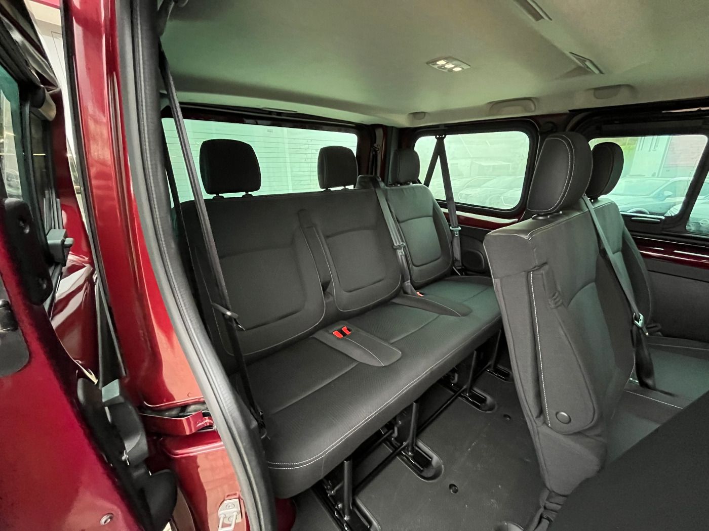 Fahrzeugabbildung Nissan Primastar Kombi dCI 150 L1H1 2.8t Tekna 9-Sitze