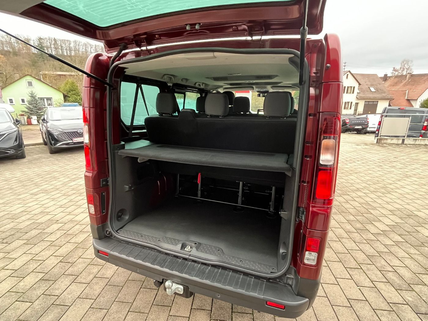 Fahrzeugabbildung Nissan Primastar Kombi dCI 150 L1H1 2.8t Tekna 9-Sitze