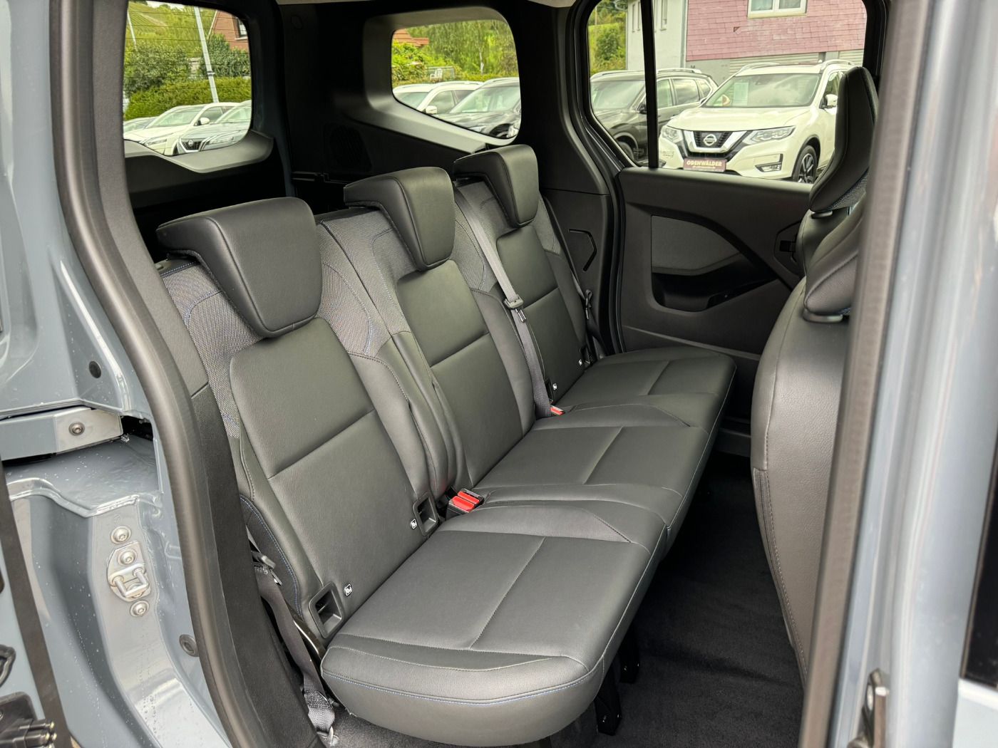 Fahrzeugabbildung Nissan Townstar Kombi 1.3DIG-T Tekna o.AVM Design Paket