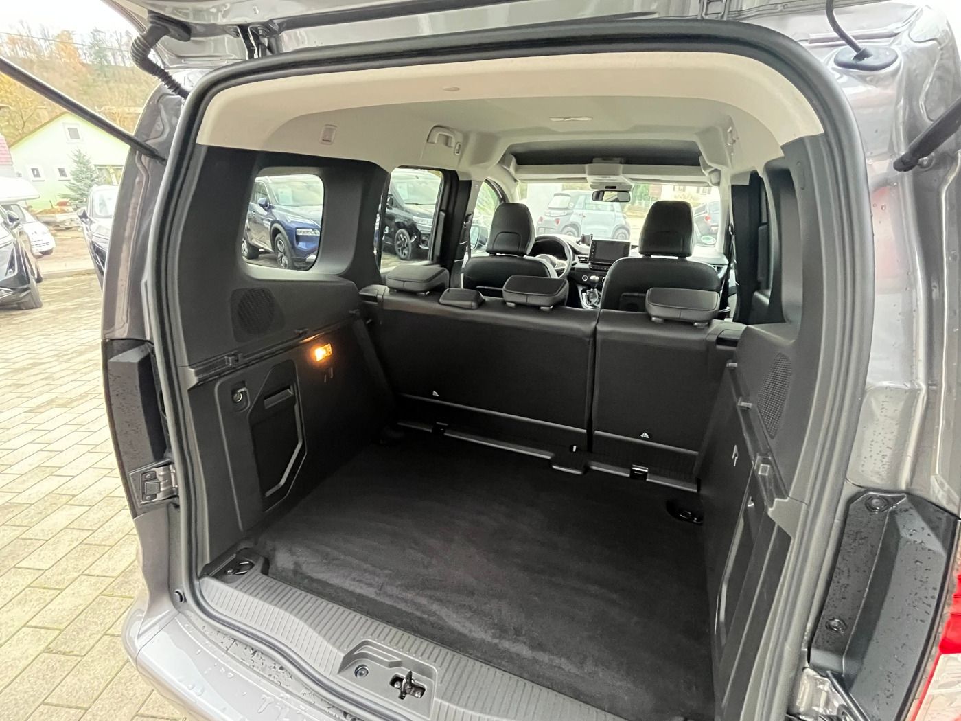 Fahrzeugabbildung Nissan Townstar Kombi 1.3DIG-T Tekna AVM Design Paket N