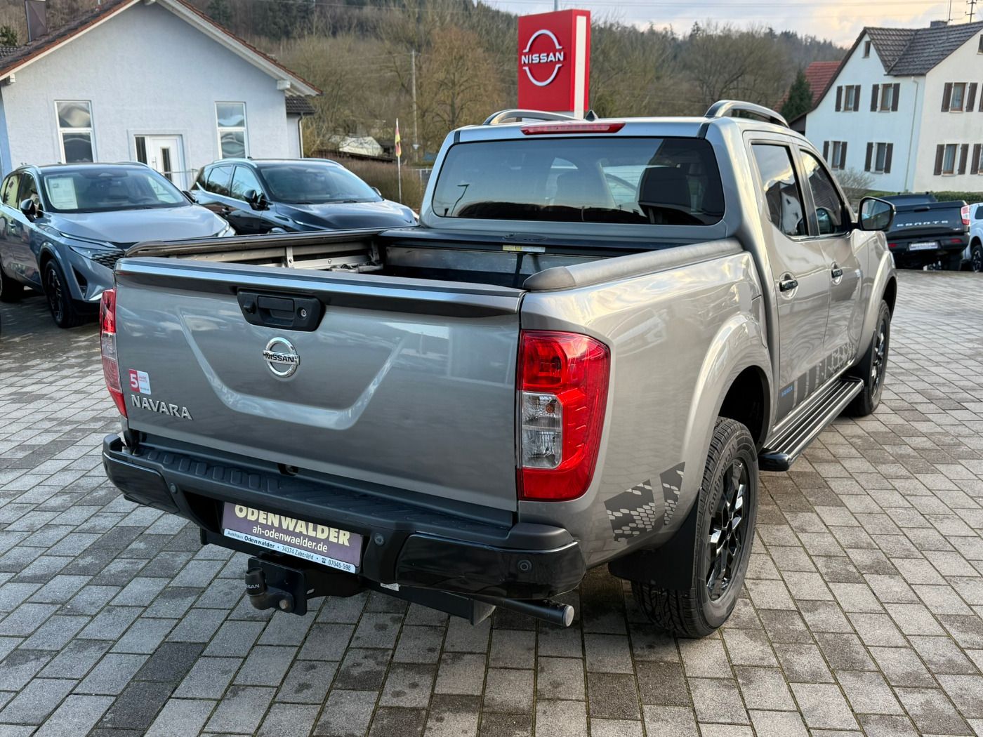 Fahrzeugabbildung Nissan Navara 2.3DCI DC N-Guard Autom. Rollcover schwar