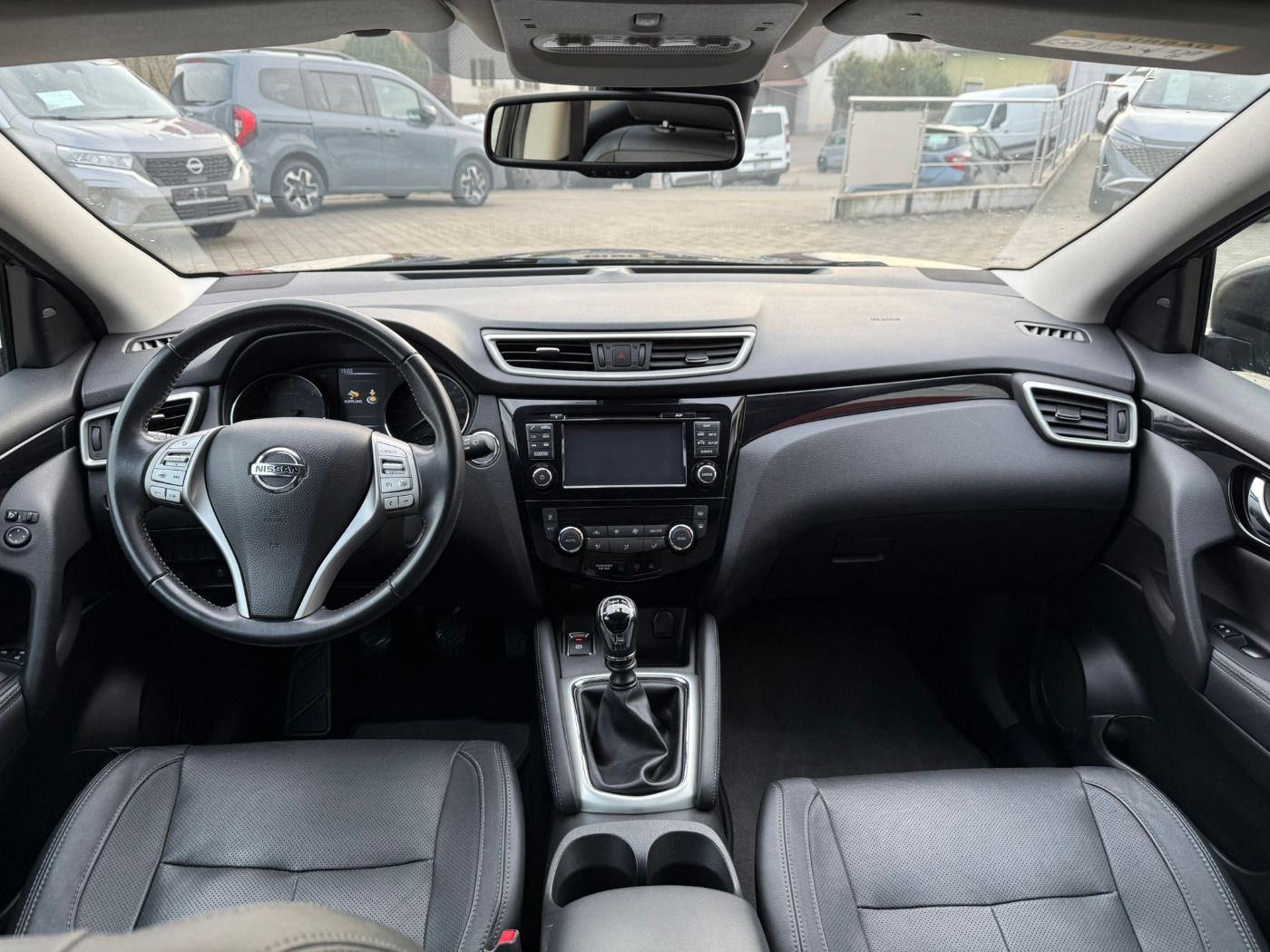 Fahrzeugabbildung Nissan Qashqai 1.6DCI Black Edition Pano Leder Voll-Led