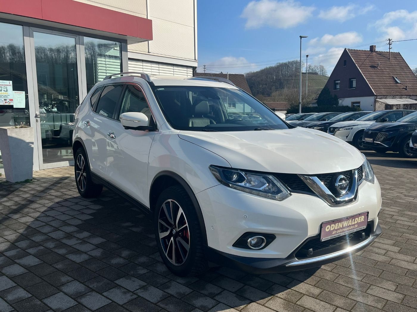 Fahrzeugabbildung Nissan X-Trail 2.0 dCi Tekna FLA Pano SpurH Leder LM