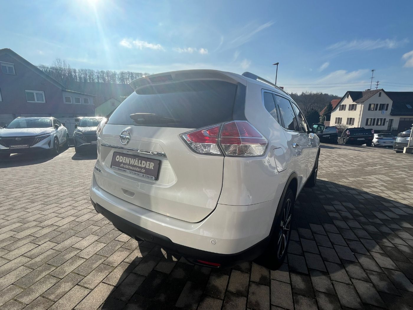 Fahrzeugabbildung Nissan X-Trail 2.0 dCi Tekna FLA Pano SpurH Leder LM