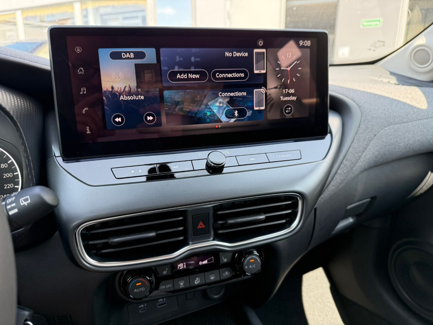 Fahrzeugabbildung Nissan Juke 1.0DIG-T Acenta Komfort Paket AppleCarplay
