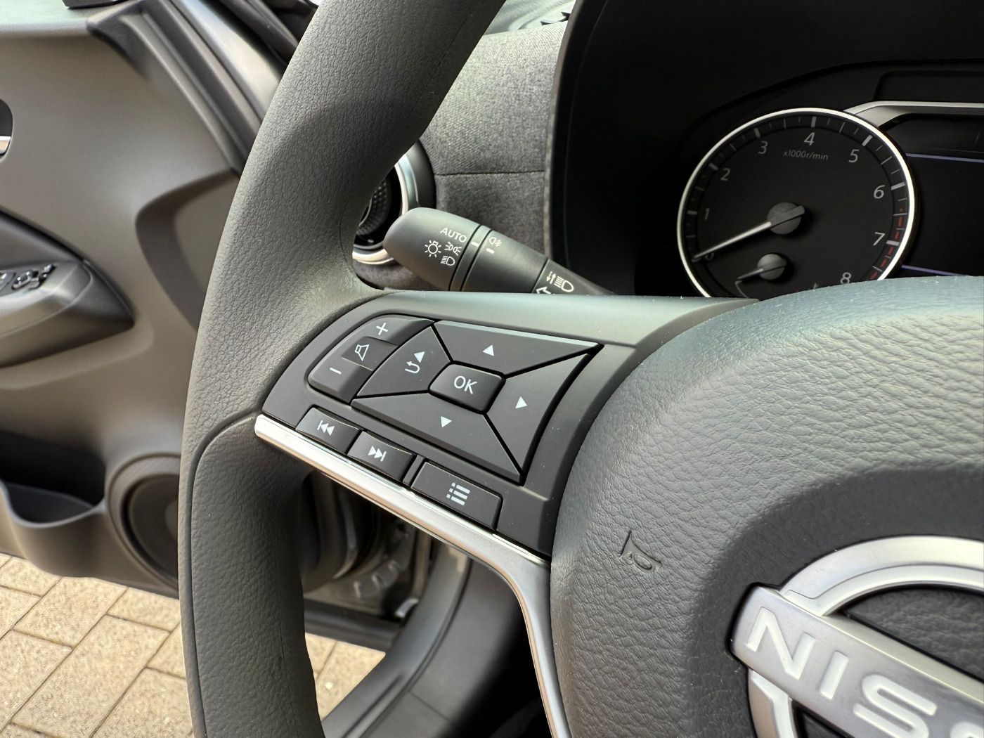 Fahrzeugabbildung Nissan Juke 1.0DIG-T Acenta Komfort Paket AppleCarplay