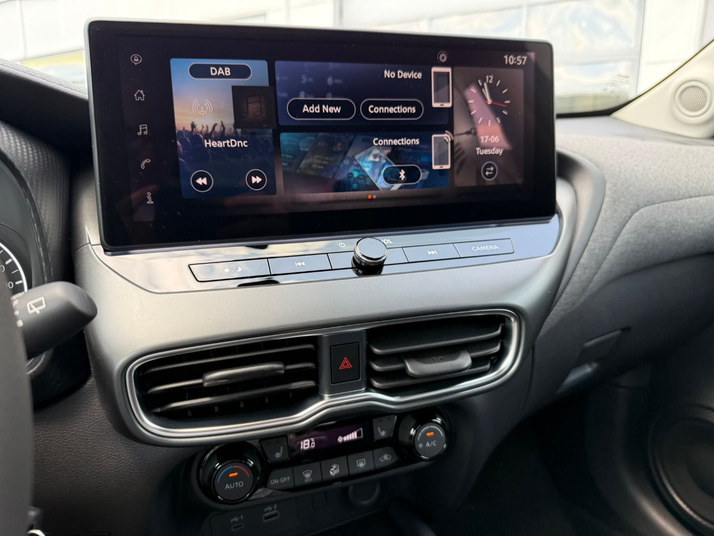 Fahrzeugabbildung Nissan Juke 1.0DIG-T Acenta Komfort Paket AppleCarplay