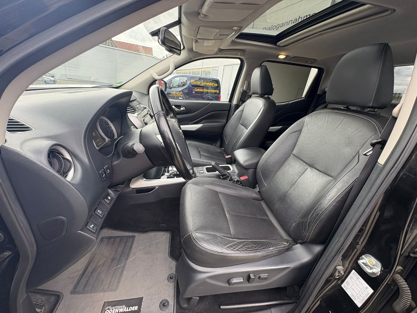 Fahrzeugabbildung Nissan Navara 4x4 2.3DCI Tekna Double Cab