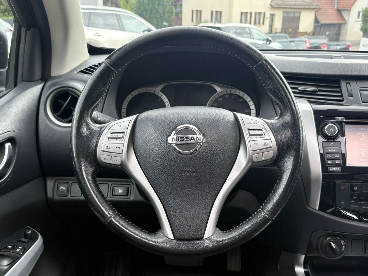 Fahrzeugabbildung Nissan Navara 4x4 2.3DCI Tekna Double Cab