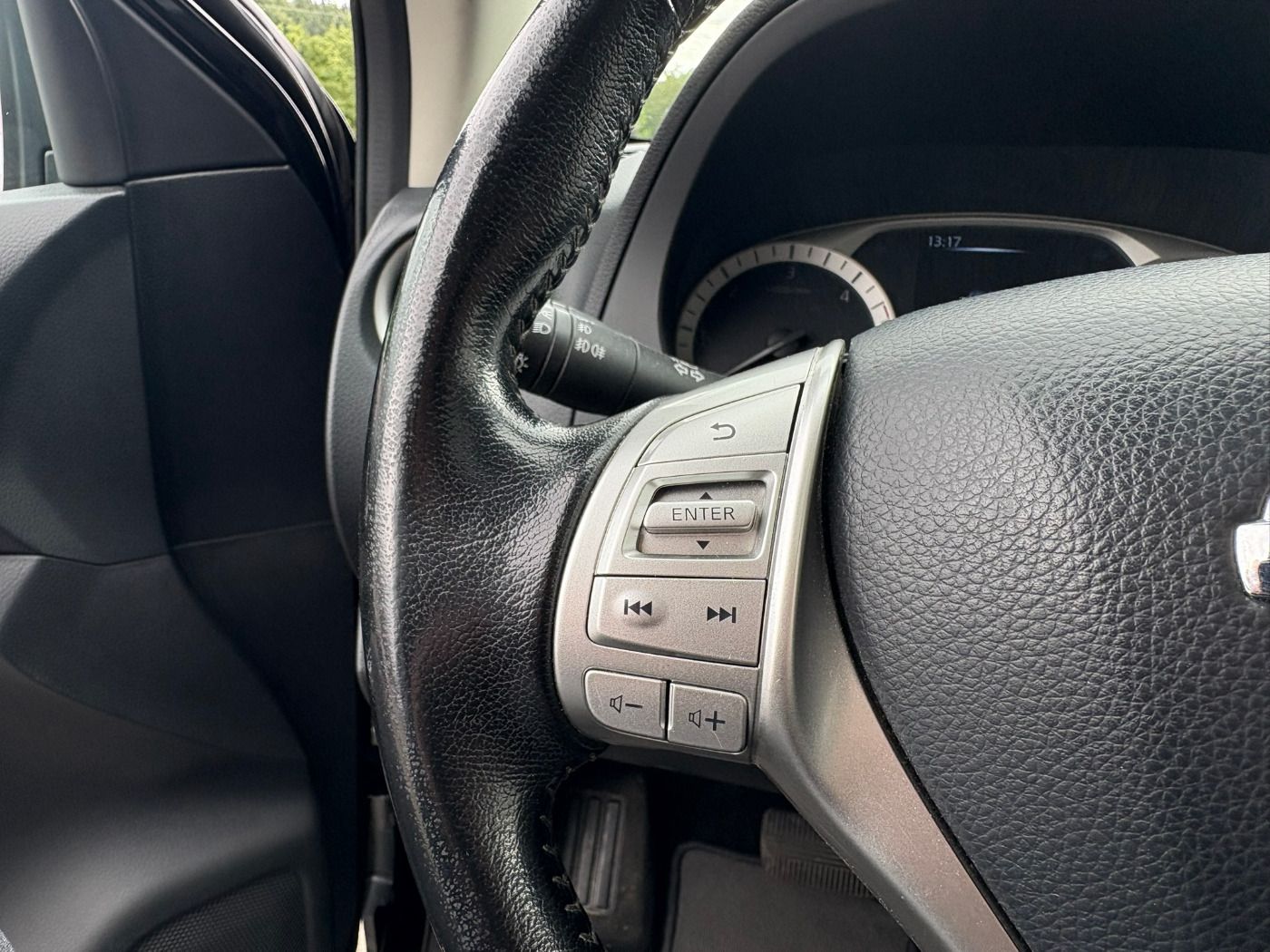 Fahrzeugabbildung Nissan Navara 4x4 2.3DCI Tekna Double Cab