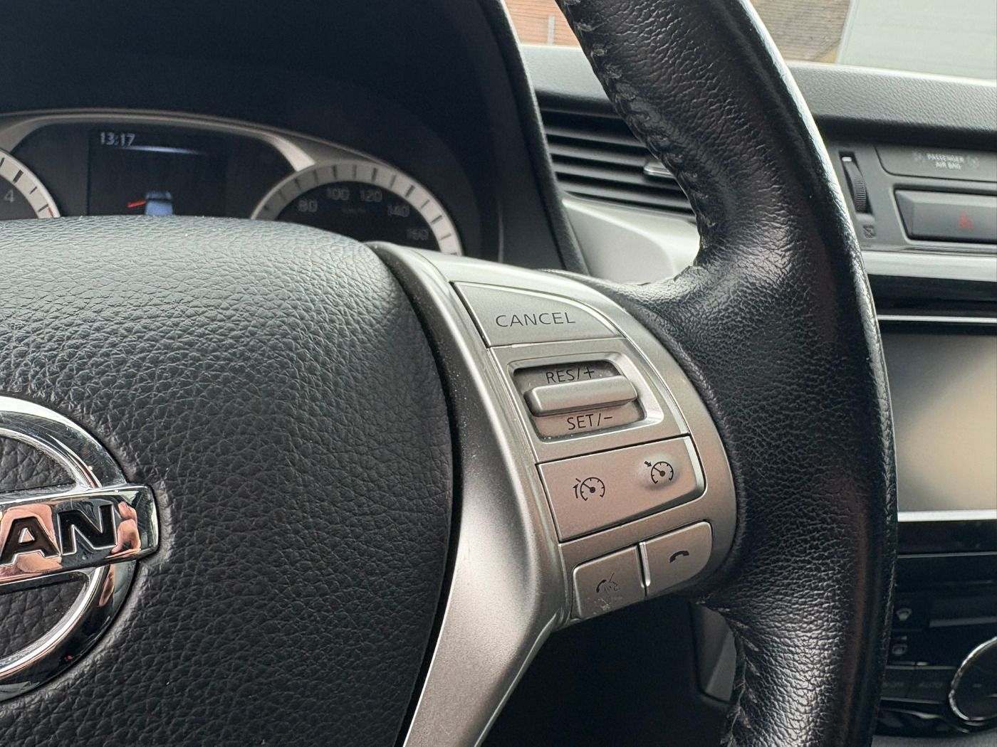 Fahrzeugabbildung Nissan Navara 4x4 2.3DCI Tekna Double Cab