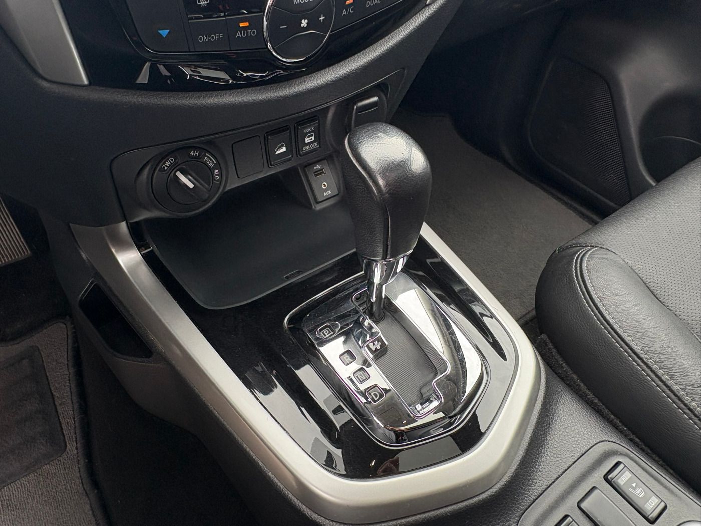 Fahrzeugabbildung Nissan Navara 4x4 2.3DCI Tekna Double Cab