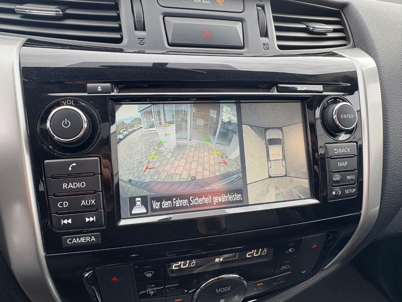 Fahrzeugabbildung Nissan Navara 4x4 2.3DCI Tekna Double Cab