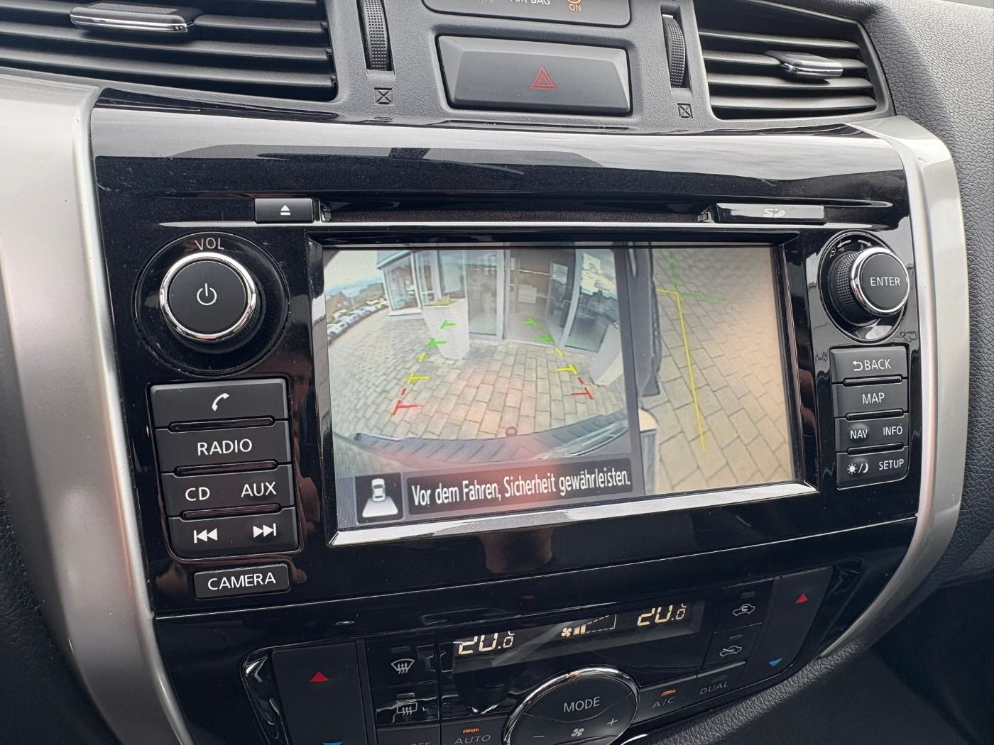 Fahrzeugabbildung Nissan Navara 4x4 2.3DCI Tekna Double Cab