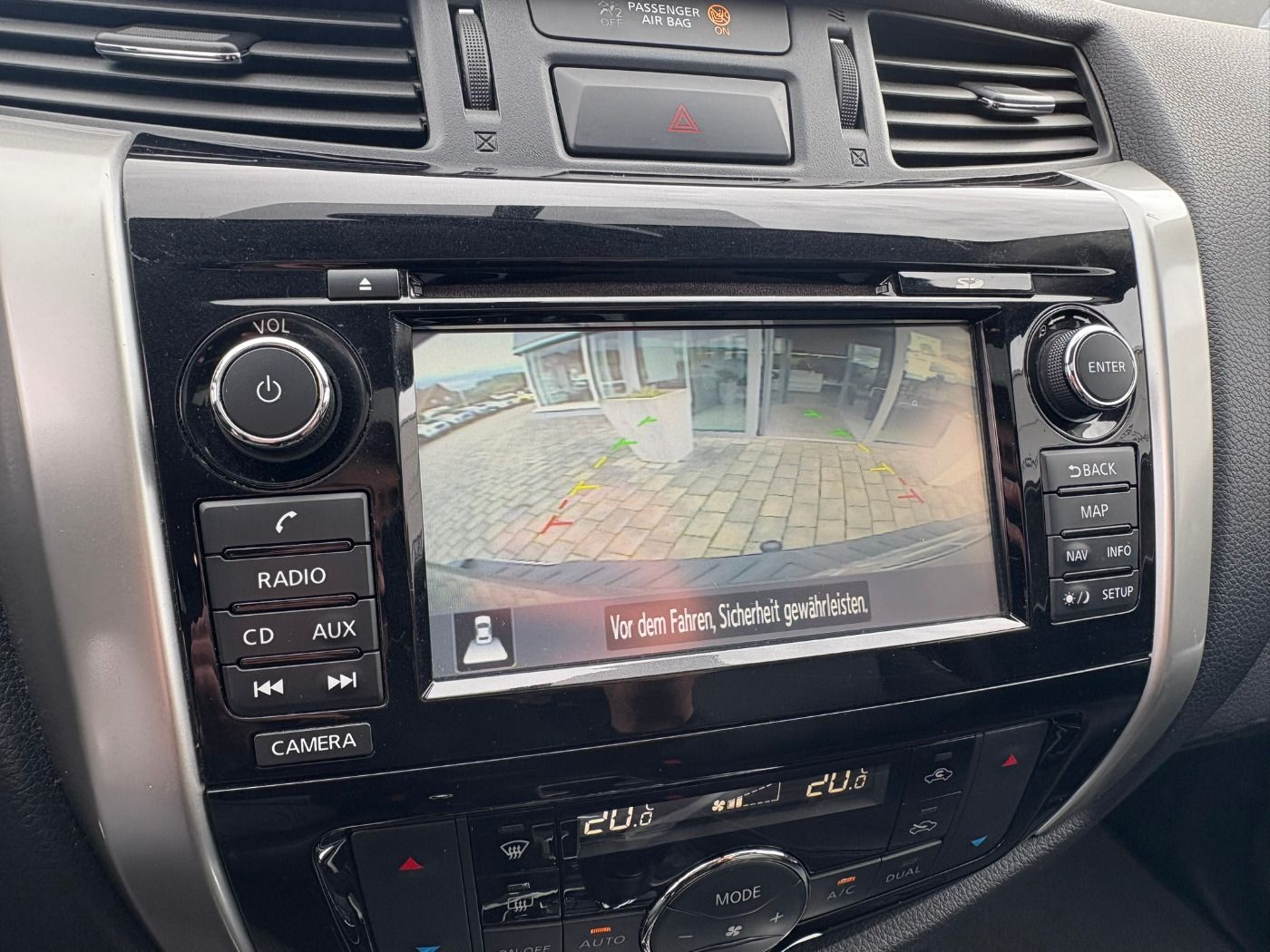 Fahrzeugabbildung Nissan Navara 4x4 2.3DCI Tekna Double Cab