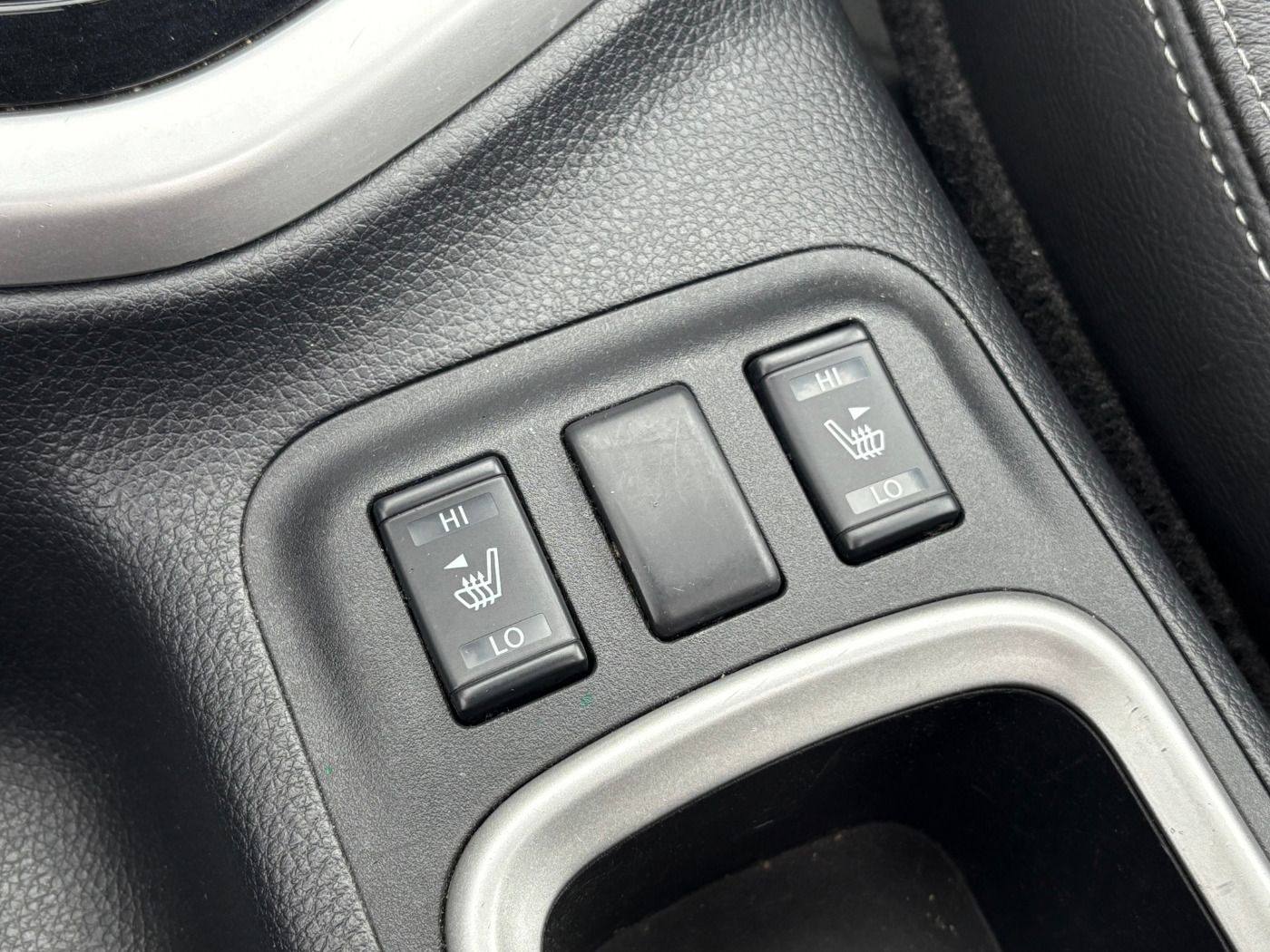Fahrzeugabbildung Nissan Navara 4x4 2.3DCI Tekna Double Cab
