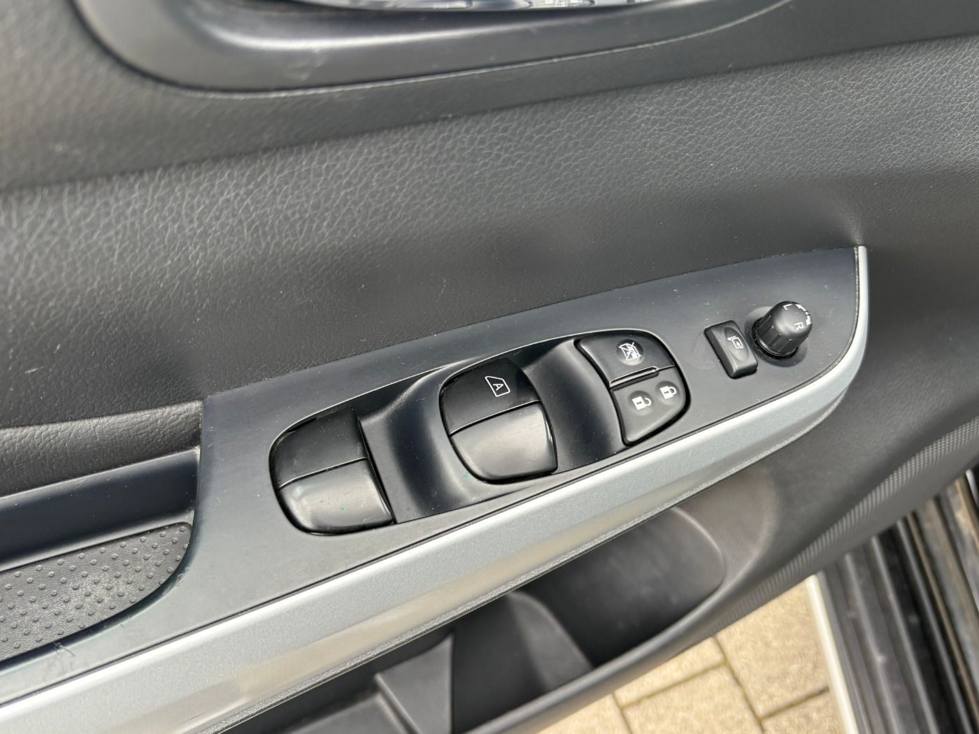 Fahrzeugabbildung Nissan Navara 4x4 2.3DCI Tekna Double Cab