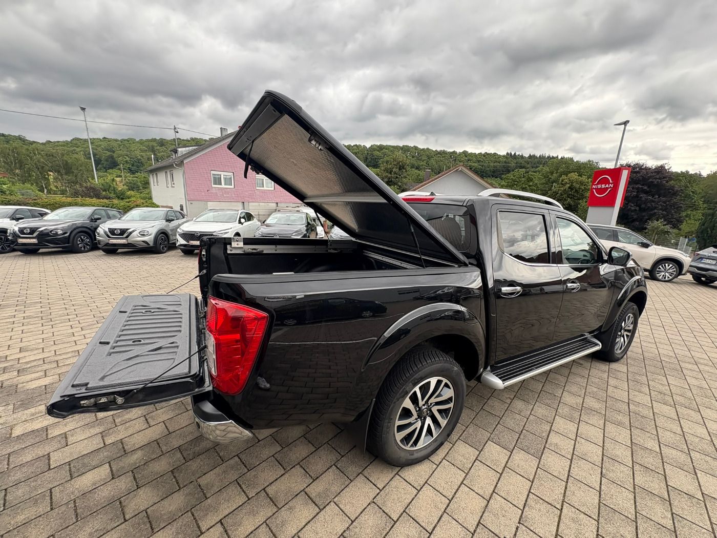 Fahrzeugabbildung Nissan Navara 4x4 2.3DCI Tekna Double Cab