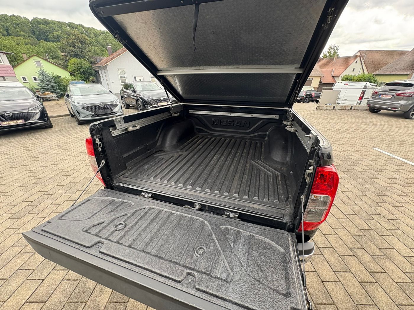 Fahrzeugabbildung Nissan Navara 4x4 2.3DCI Tekna Double Cab