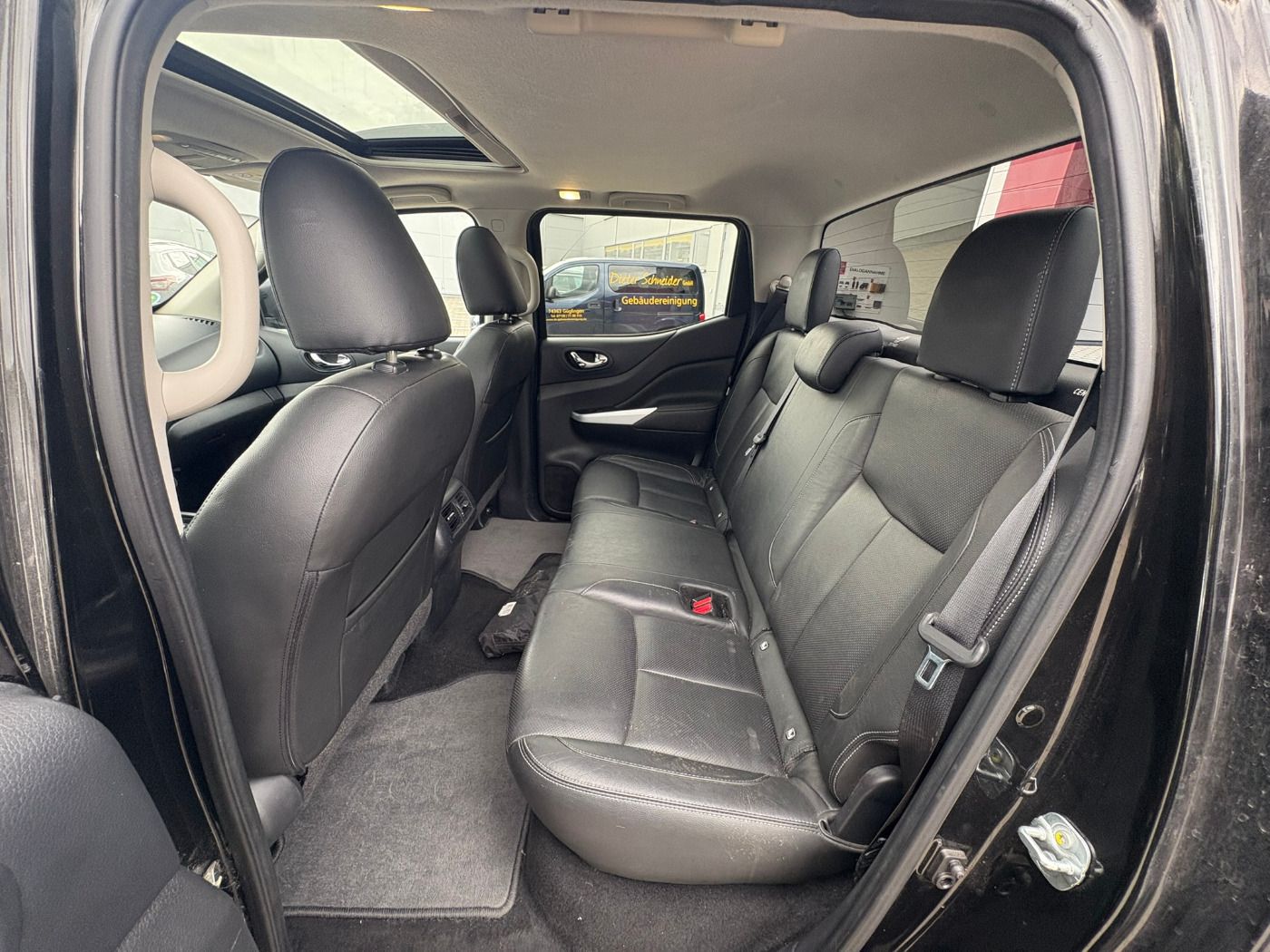 Fahrzeugabbildung Nissan Navara 4x4 2.3DCI Tekna Double Cab