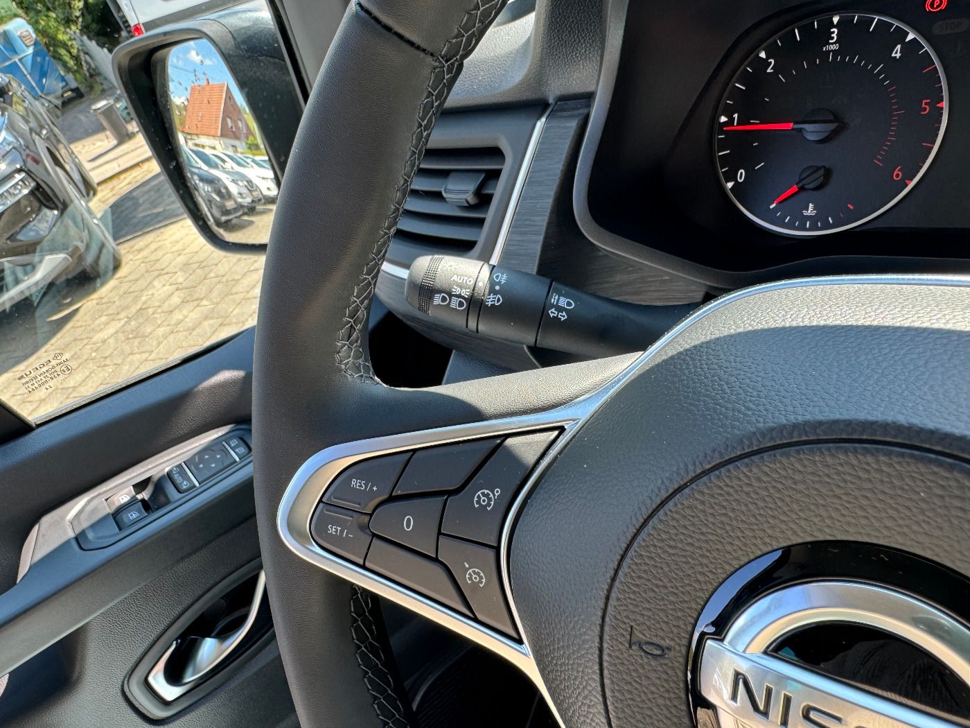 Fahrzeugabbildung Nissan Primastar Kombi L1H1 Autom. Tekna Design Paket 8