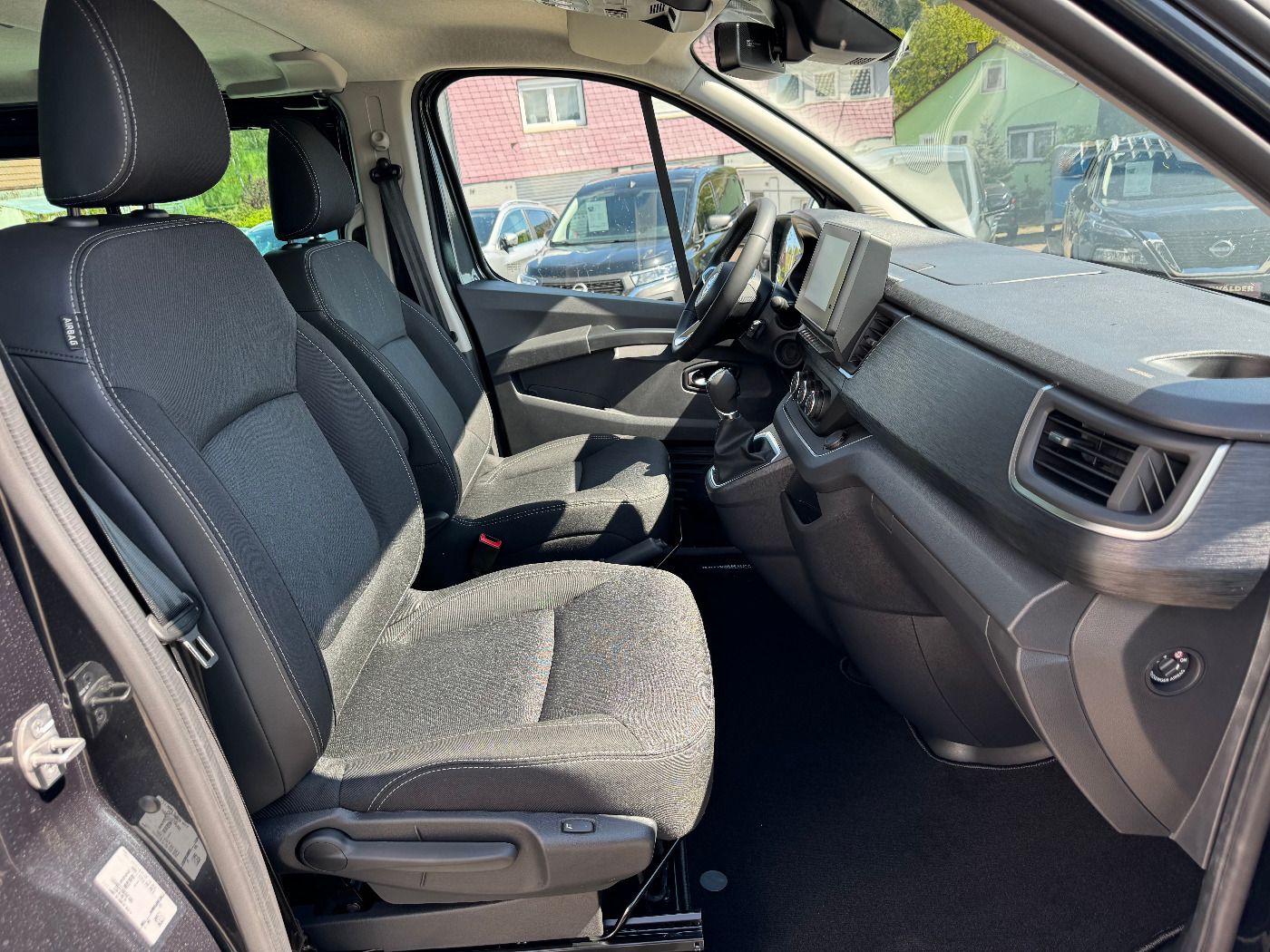 Fahrzeugabbildung Nissan Primastar Kombi L1H1 Autom. Tekna Design Paket 8