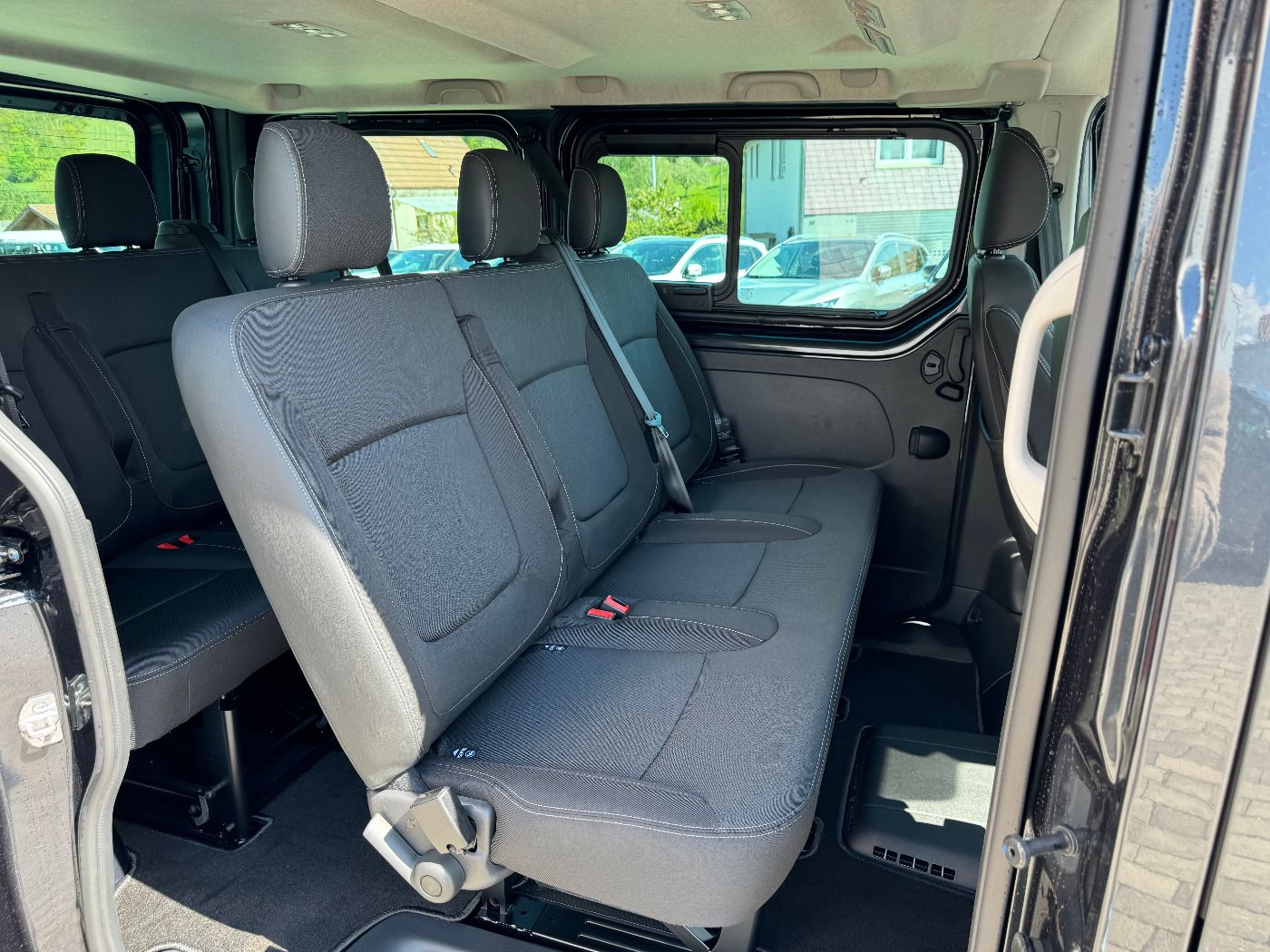 Fahrzeugabbildung Nissan Primastar Kombi L1H1 Autom. Tekna Design Paket 8