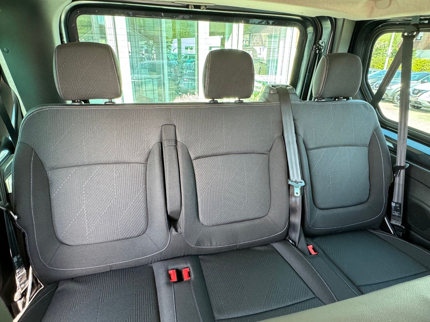 Fahrzeugabbildung Nissan Primastar Kombi L1H1 Autom. Tekna Design Paket 8
