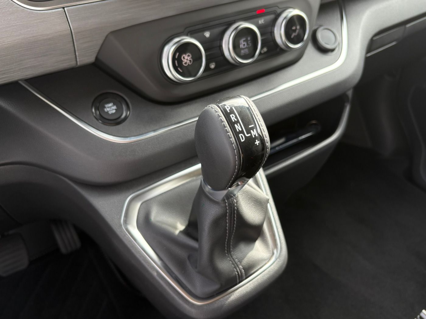 Fahrzeugabbildung Renault Trafic Combi 2.0 dCi L2H1 Grande SpaceClass AHK