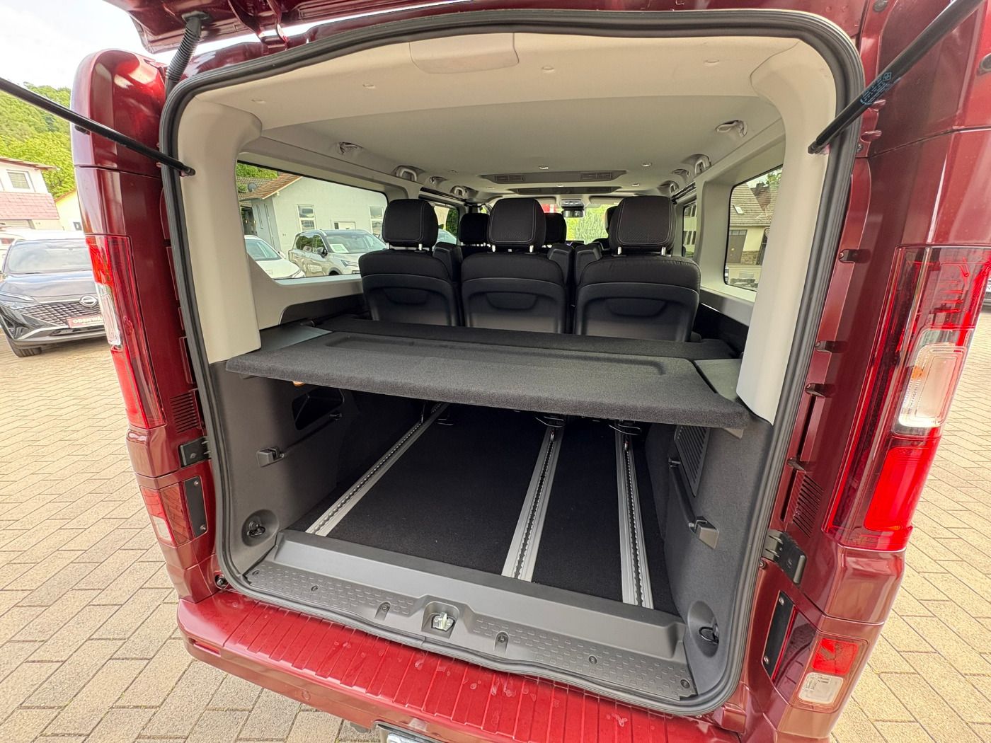 Fahrzeugabbildung Renault Trafic Combi 2.0 dCi L2H1 Grande SpaceClass AHK